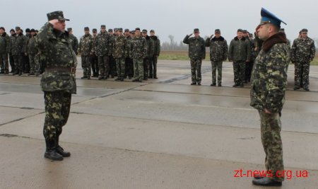 Військові Озерного отримали засоби зв’язку, придбані за кошти громади