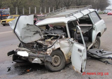 У Житомирі сталася масштабна ДТП за участю трьох автомобілів