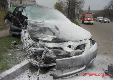 У Житомирі сталася масштабна ДТП за участю трьох автомобілів