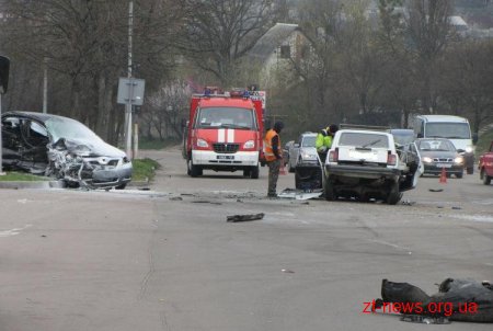 У Житомирі сталася масштабна ДТП за участю трьох автомобілів