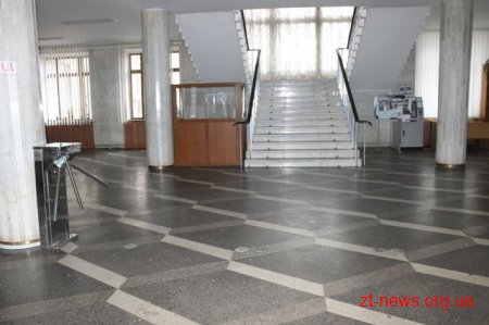 У Обласній раді демонтували турнікети
