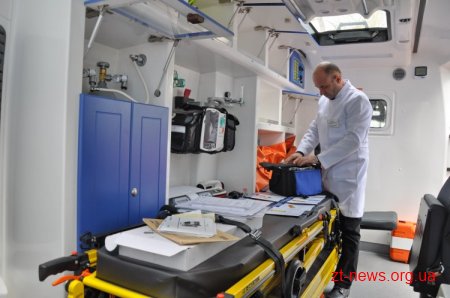 Житомирський район отримав два автомобілі швидкої допомоги класу В