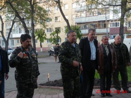 Житомирські афганці зібралися поруч з Монументом Слави й запалили факели