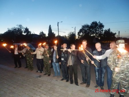 Житомирські афганці зібралися поруч з Монументом Слави й запалили факели