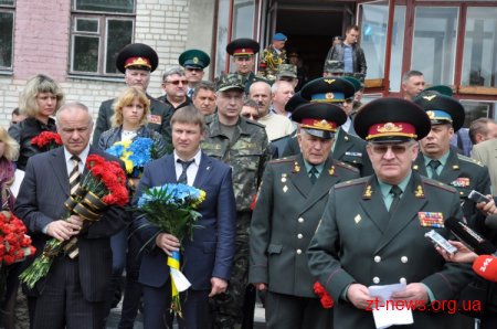 Девіз загиблих військовослужбовців 95-ї окремої аеромобільної бригади - «Ніхто, крім нас»