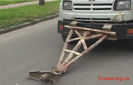 У Бердичеві ЗІЛ підім'яв Жигулі