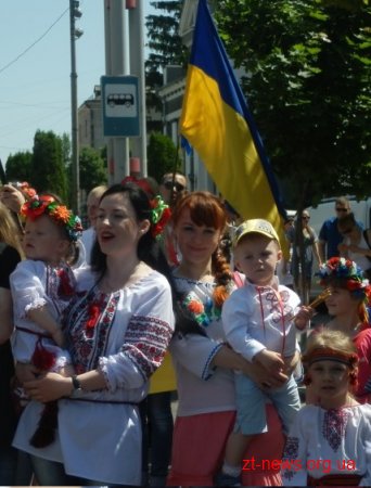 У Житомирі відбулося урочисте відкриття найбільшого прапора в Україні
