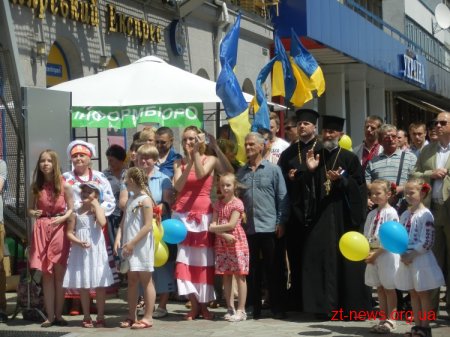 У Житомирі відбулося урочисте відкриття найбільшого прапора в Україні