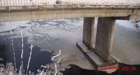 "Коростеньводоканал" запевняє жителів міста, що піна на воді - це нормально