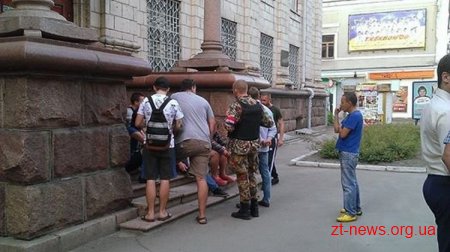 Заручників, які знаходились в офісі Правого сектора у Житомирі, звільнили