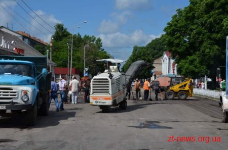 У Житомирі на вулиці Домбровського розпочали капітальний ремонт асфальтного покриття