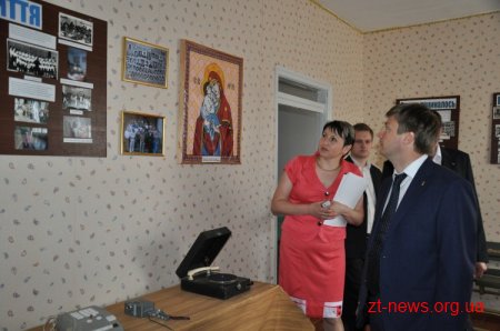 Сидір Кізін побував на святі останнього дзвоника у селі свого дитинства