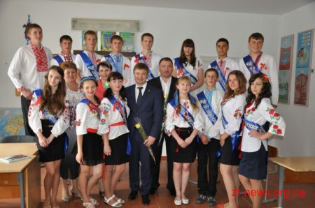Сидір Кізін побував на святі останнього дзвоника у селі свого дитинства