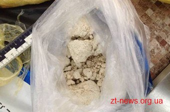 На кордоні зловили жінку, яка перевозила 2 кілограми героїну На кордоні зловили жінку, яка перевозила 2 кілограми героїну