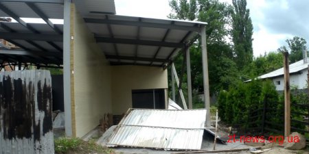 У Житомирі активісти повалили паркан на будівництві АТБ