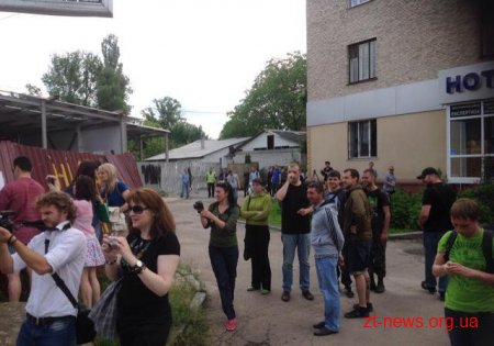 У Житомирі активісти повалили паркан на будівництві АТБ