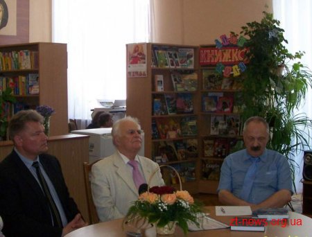 У Житомирі відбулася презентація книги «Незвичайна будова» про будівництво будівлі драмтеатру