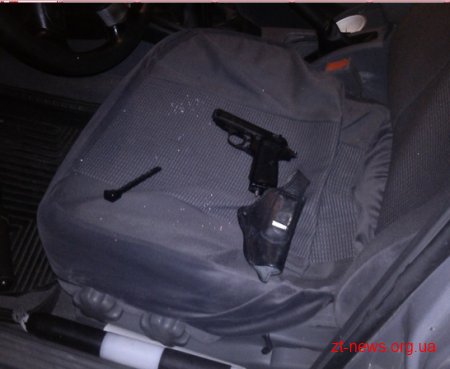 На Житомирщині ДАІшники затримали автомобіль, "нашпигований" спецзасобами та набоями