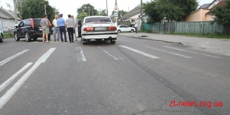 У Житомирі "Волга" наздогнала позашляховик депутата міськради