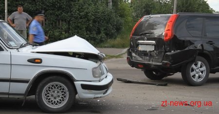 У Житомирі "Волга" наздогнала позашляховик депутата міськради