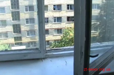 У Житомирі 57-річний чоловік випав з 5-го поверху і розбився на смерть