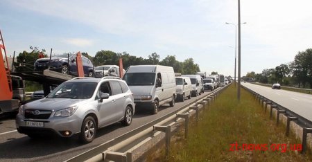Дружини і матері житомирських військових розблокували рух на трасі Київ-Чоп