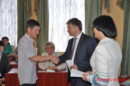 Обдарована молодь віддала стипендію облдержадміністрації для дітей Сонця