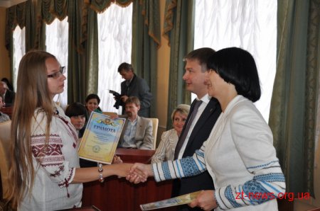 Обдарована молодь віддала стипендію облдержадміністрації для дітей Сонця