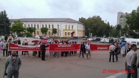 Медпрацівники Обласної клінічної лікарні зібралися сьогодні на мітинг