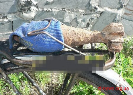 В Житомирській області правоохоронці зупинили велосипедиста з вибуховим багажем