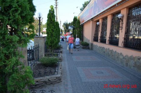 В Житомирі ліквідували стихійну торгівлю в районі ринку «Тетерів»