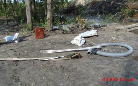 На Житомирщині правоохоронці затримали гостей з інших регіонів, які "полювали" на бурштин