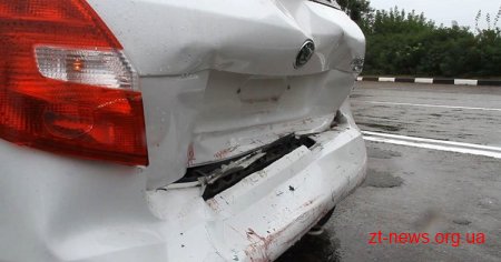 Поблизу Житомира зіткнулися Skoda і ВАЗ