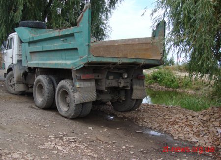 На Житомирщині УБОЗівці викрили ділка, який організував незаконну торгівлю сланцем