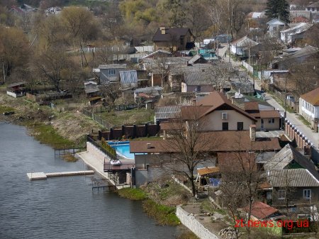 У Житомирі бізнесмен захопив берег та встановив пірс