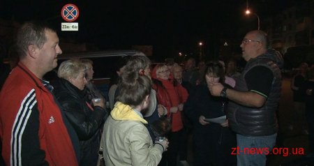 У Житомирі комунальникам не вдалося демонтувати намети в центрі Житомира