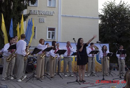 У Житомирі відбувся телемарафон "95-та, МИ З ВАМИ!"
