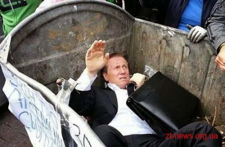 Віталія Журавського запхали в сміттєвий бак під Верховною Радою