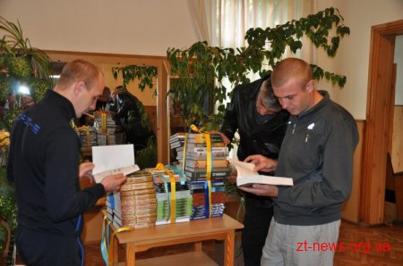 У військовому госпіталі розпочалася акція «Книга для нашого захисника»