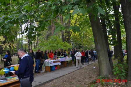 У житомирському ботанічному саду збирали гроші для військових