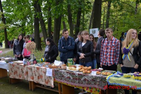 У житомирському ботанічному саду збирали гроші для військових
