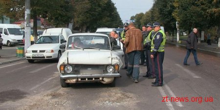 У Житомирі Москвич збив пішохода та протаранив Mitsubishi