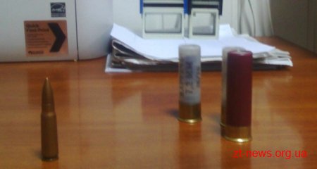 На Житомирщині впіймали чоловіка з повною автівкою зброї