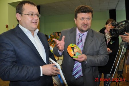 У Житомирі під час благодійного ярмарку зібрали 16,5 тис. грн на потреби Житомирського військового госпіталю