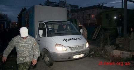 У Житомирі розпочали демонтувати скандальну недобудову супермаркету АТБ