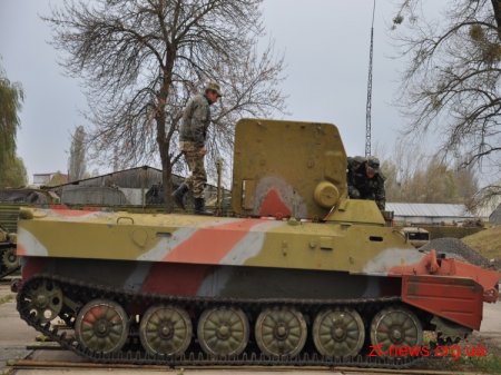 На Житомирщині функціонує унікальний центр, який ремонтує техніку для потреб бійців у зоні АТО