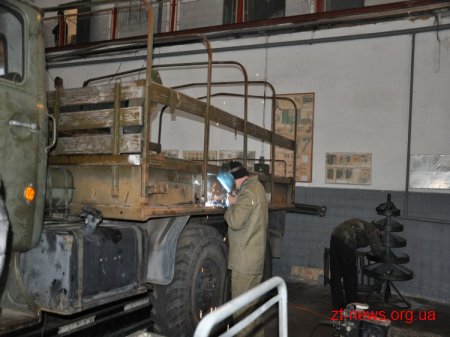 На Житомирщині функціонує унікальний центр, який ремонтує техніку для потреб бійців у зоні АТО