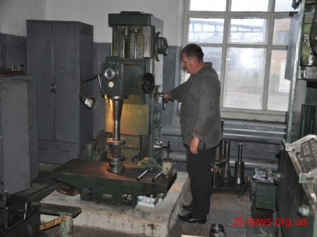 На Житомирщині функціонує унікальний центр, який ремонтує техніку для потреб бійців у зоні АТО