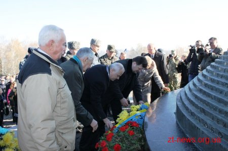 Мітингом і покладанням квітів у Житомирі відзначили визволення України від нацистських загарбників