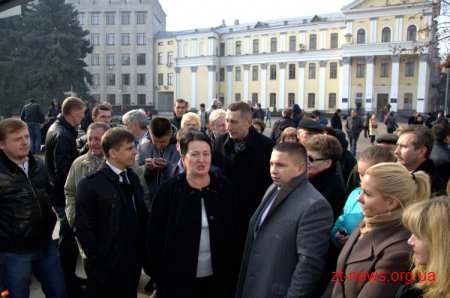 У Житомирі презентували першу зупинку європейського зразка та 4 чешські тролейбуси
